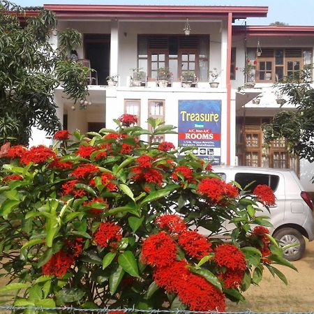 Treasure House Tourist Rest Hotel Anuradhapura Exterior foto